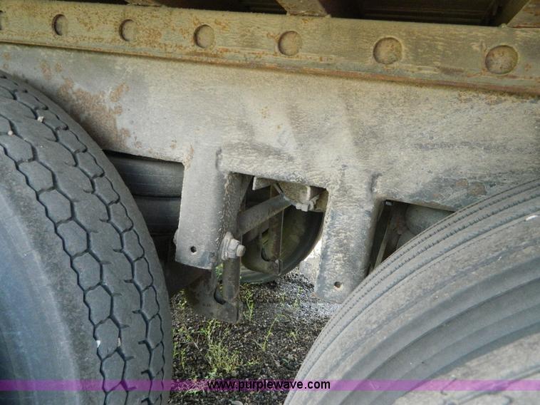 image for item D6011 1999 Wabash dry van trailer