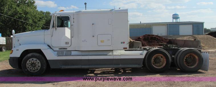 image for item F5218 1995 Freightliner FLD semi truck