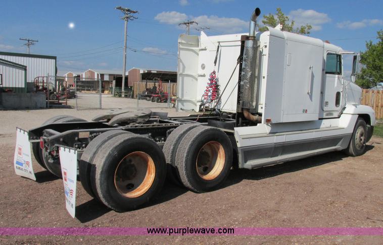 image for item F5218 1995 Freightliner FLD semi truck