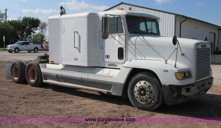 image for item F5218 1995 Freightliner FLD semi truck
