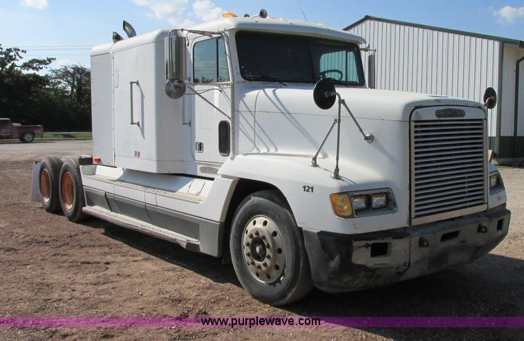 image for item F5218 1995 Freightliner FLD semi truck
