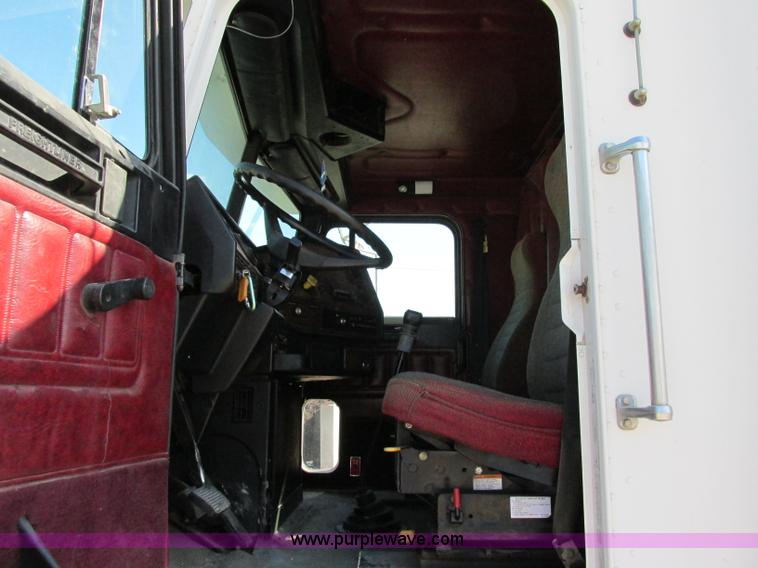 image for item F5218 1995 Freightliner FLD semi truck