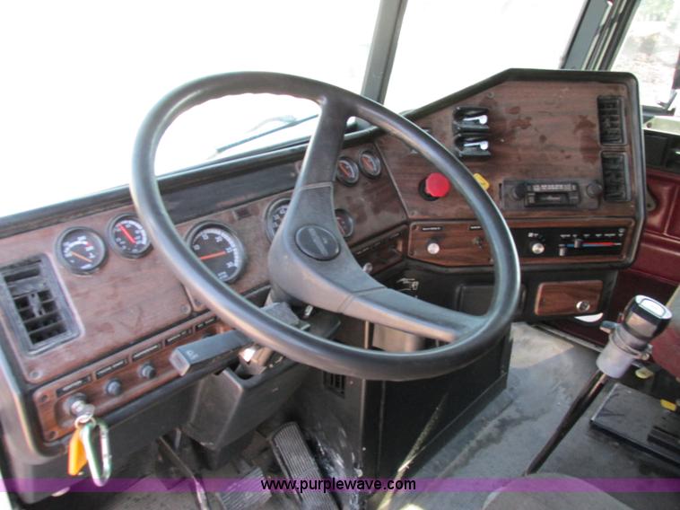 image for item F5218 1995 Freightliner FLD semi truck