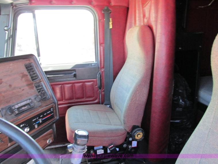 image for item F5218 1995 Freightliner FLD semi truck