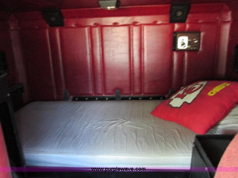 image for item F5218 1995 Freightliner FLD semi truck