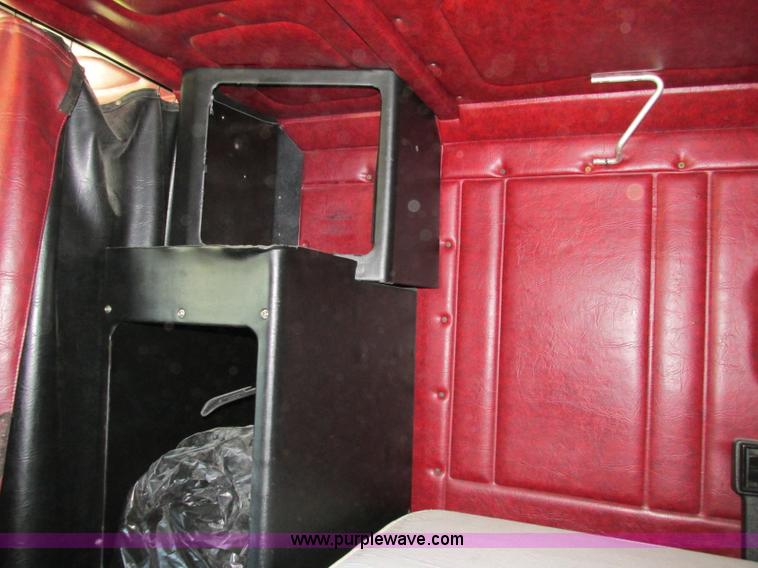 image for item F5218 1995 Freightliner FLD semi truck