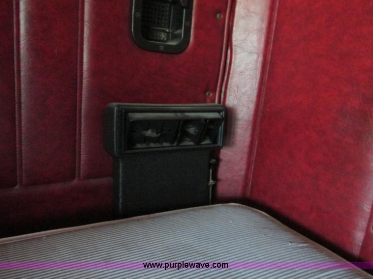 image for item F5218 1995 Freightliner FLD semi truck