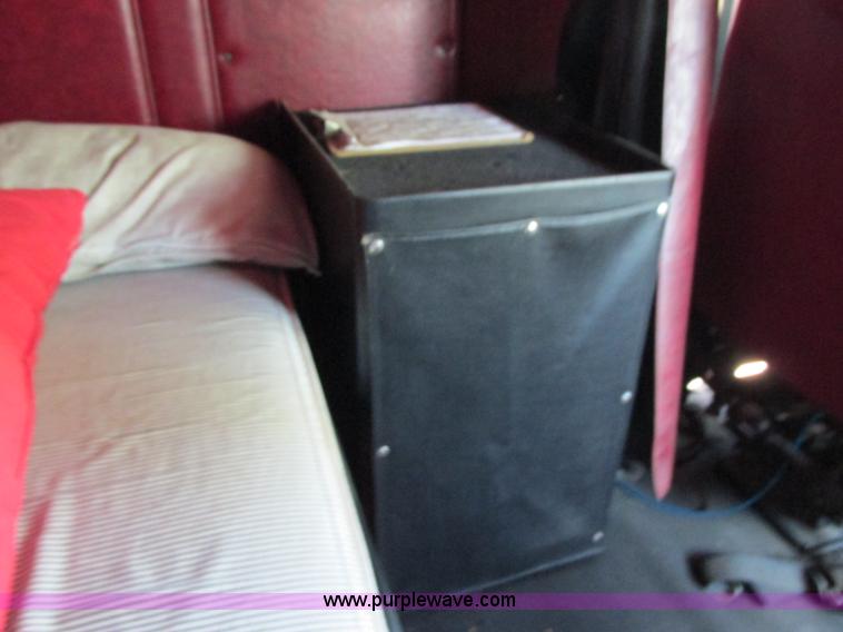 image for item F5218 1995 Freightliner FLD semi truck