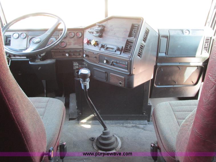 image for item F5218 1995 Freightliner FLD semi truck