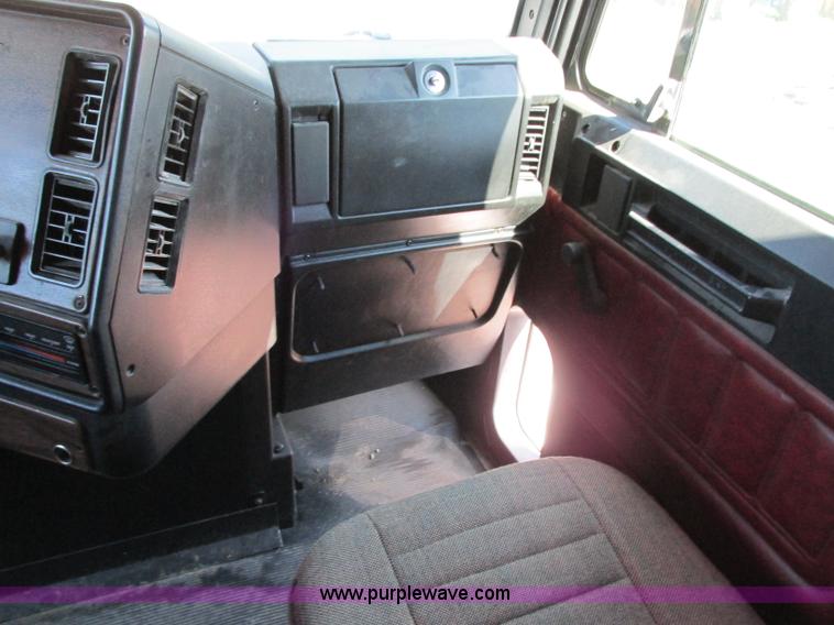 image for item F5218 1995 Freightliner FLD semi truck