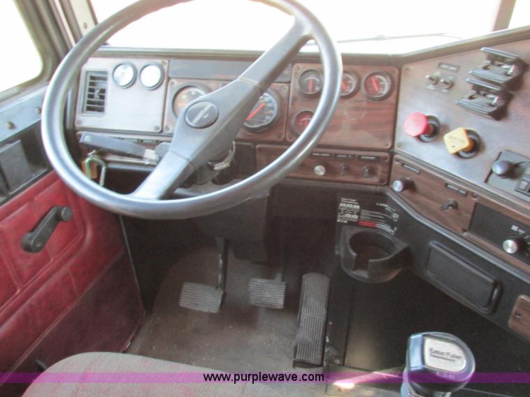 image for item F5218 1995 Freightliner FLD semi truck