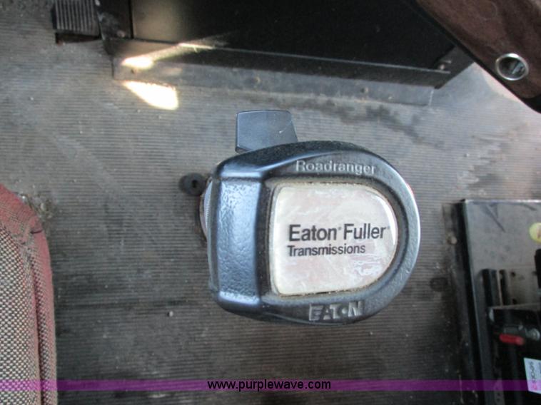 image for item F5218 1995 Freightliner FLD semi truck