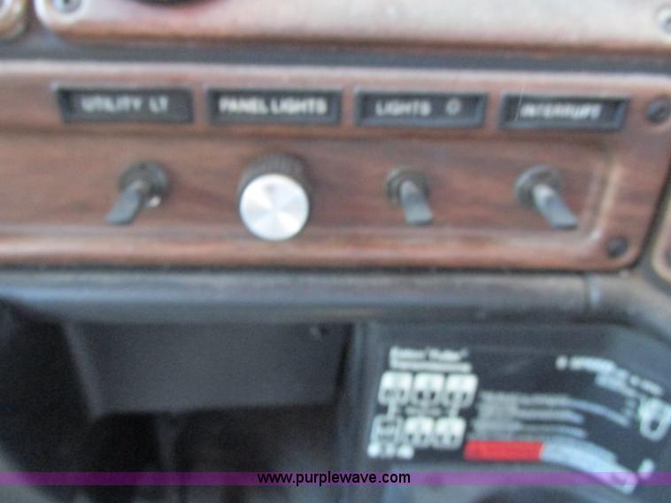 image for item F5218 1995 Freightliner FLD semi truck