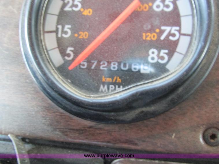 image for item F5218 1995 Freightliner FLD semi truck