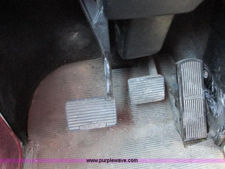 image for item F5218 1995 Freightliner FLD semi truck