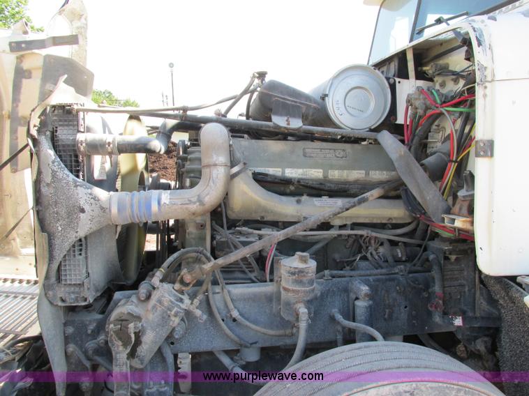 image for item F5218 1995 Freightliner FLD semi truck