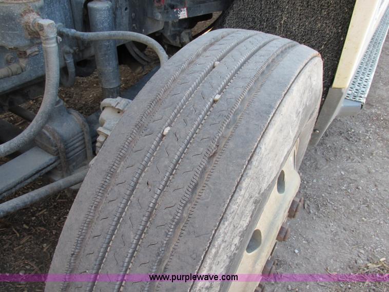 image for item F5218 1995 Freightliner FLD semi truck