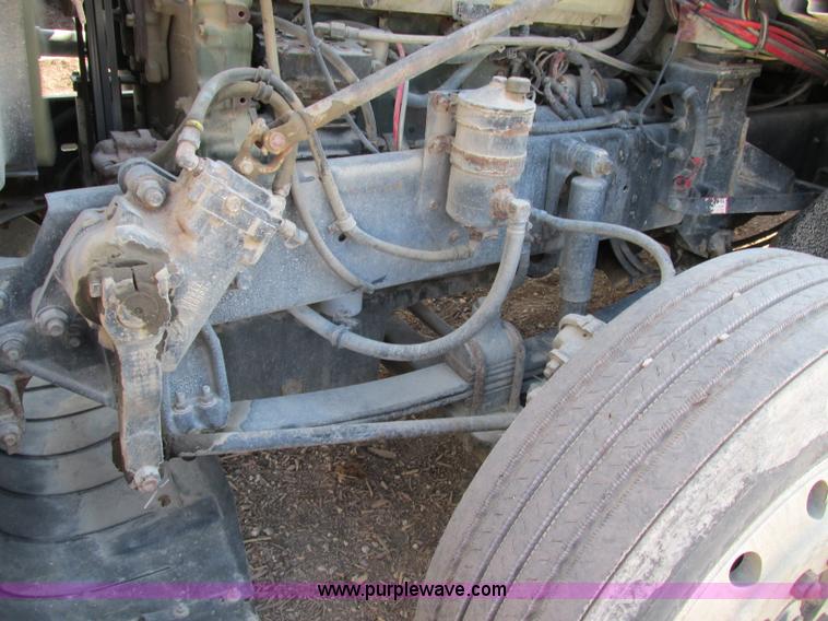 image for item F5218 1995 Freightliner FLD semi truck