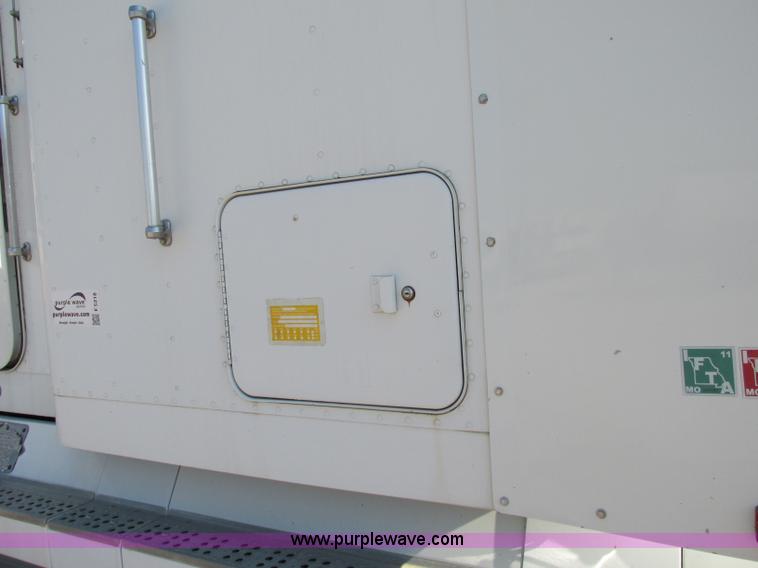 image for item F5218 1995 Freightliner FLD semi truck