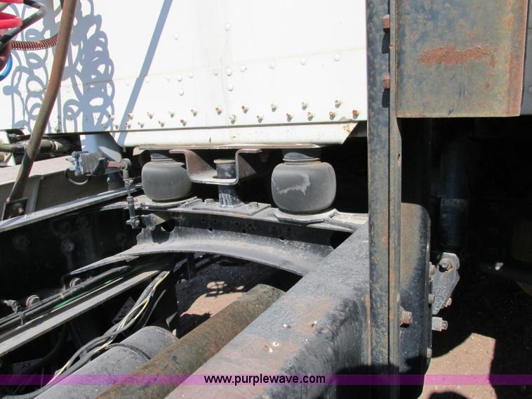 image for item F5218 1995 Freightliner FLD semi truck