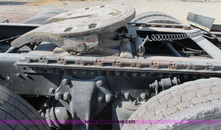 image for item F5218 1995 Freightliner FLD semi truck