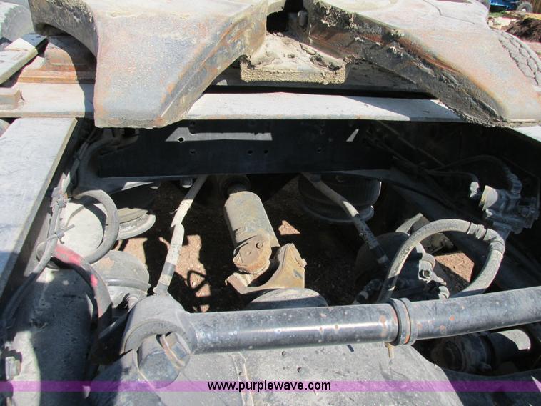 image for item F5218 1995 Freightliner FLD semi truck