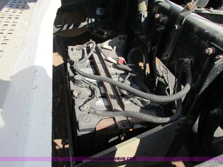 image for item F5218 1995 Freightliner FLD semi truck