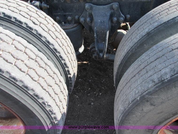 image for item F5218 1995 Freightliner FLD semi truck