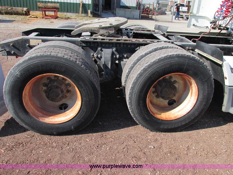 image for item F5218 1995 Freightliner FLD semi truck