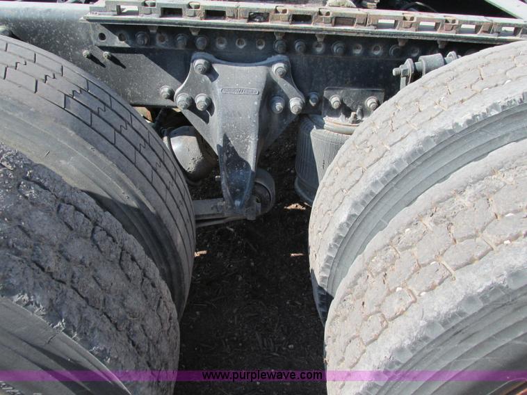 image for item F5218 1995 Freightliner FLD semi truck