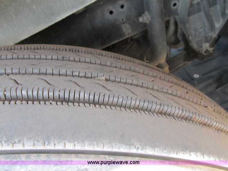 image for item F5218 1995 Freightliner FLD semi truck