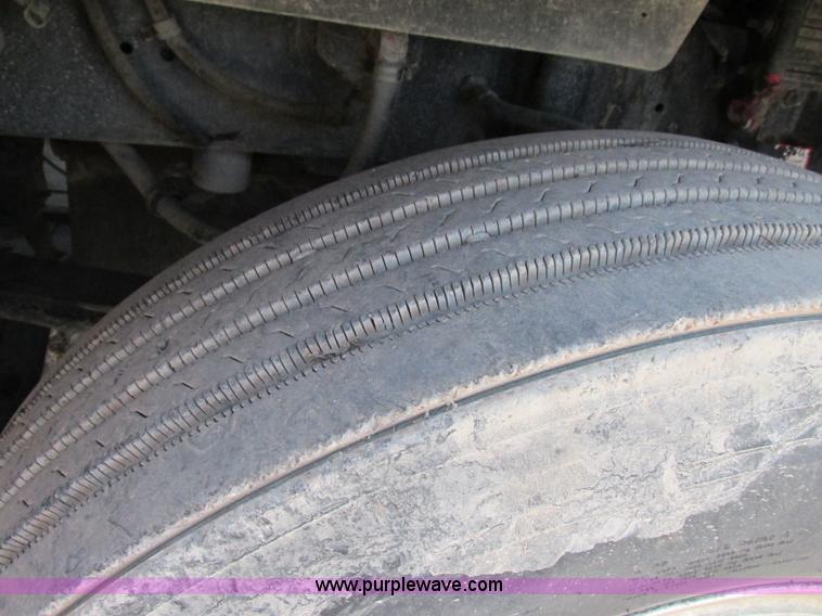 image for item F5218 1995 Freightliner FLD semi truck