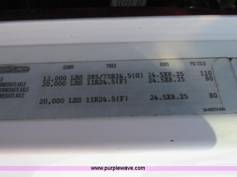 image for item F5218 1995 Freightliner FLD semi truck