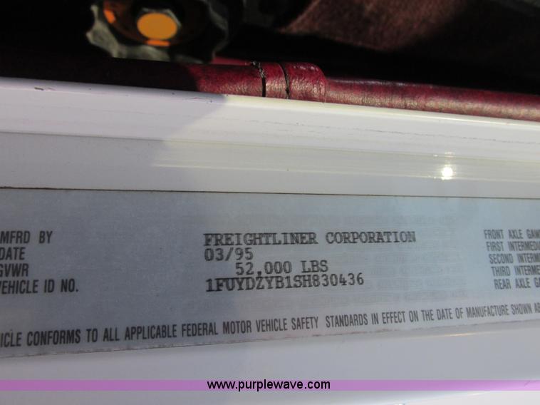 image for item F5218 1995 Freightliner FLD semi truck