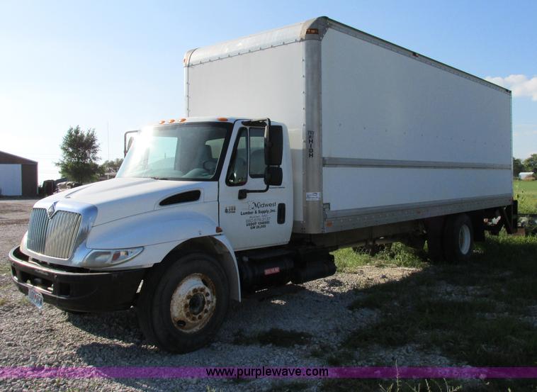 image for item F5221 2003 International DuraStar 4300 box truck