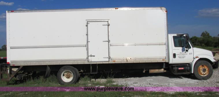 image for item F5221 2003 International DuraStar 4300 box truck