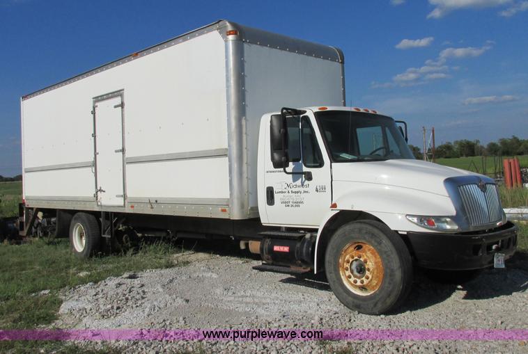 image for item F5221 2003 International DuraStar 4300 box truck
