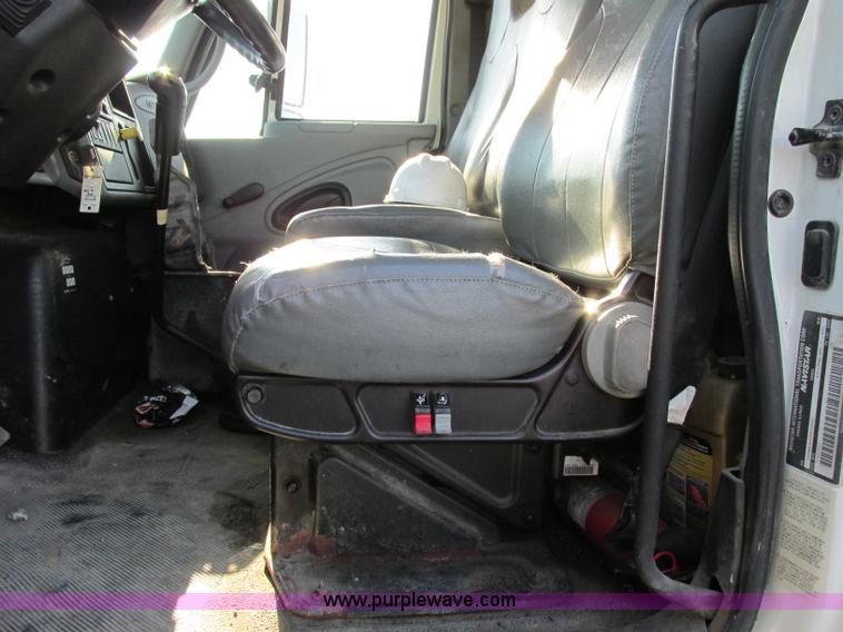 image for item F5221 2003 International DuraStar 4300 box truck