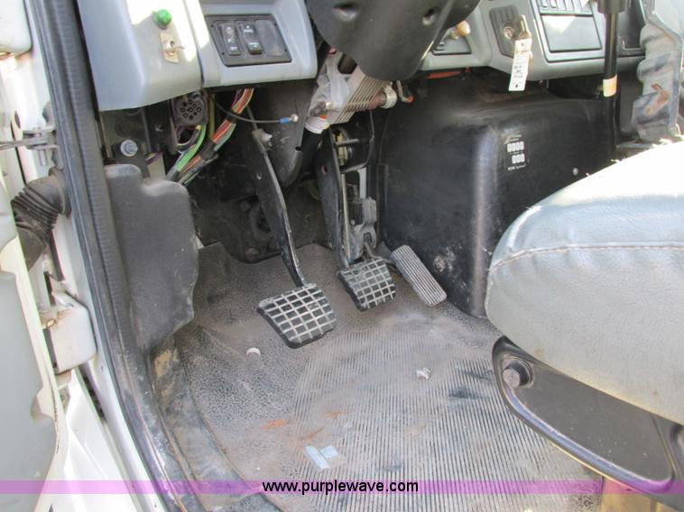 image for item F5221 2003 International DuraStar 4300 box truck