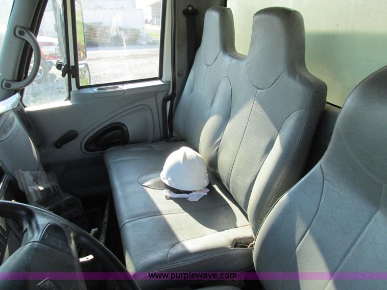 image for item F5221 2003 International DuraStar 4300 box truck