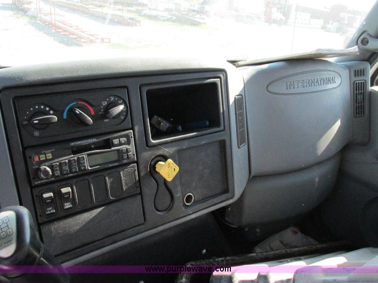 image for item F5221 2003 International DuraStar 4300 box truck