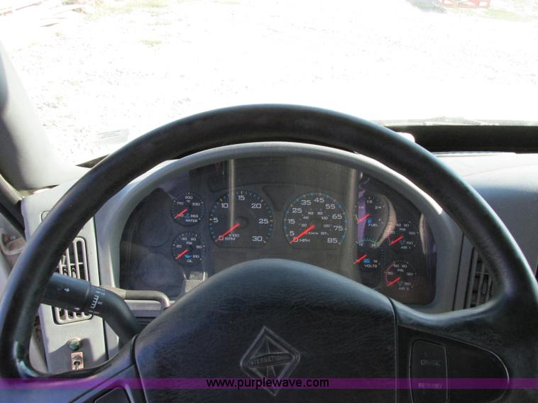 image for item F5221 2003 International DuraStar 4300 box truck