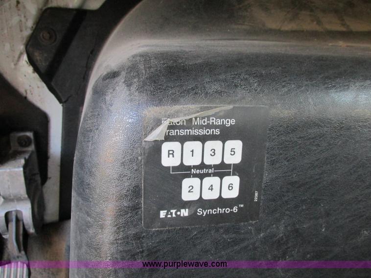 image for item F5221 2003 International DuraStar 4300 box truck