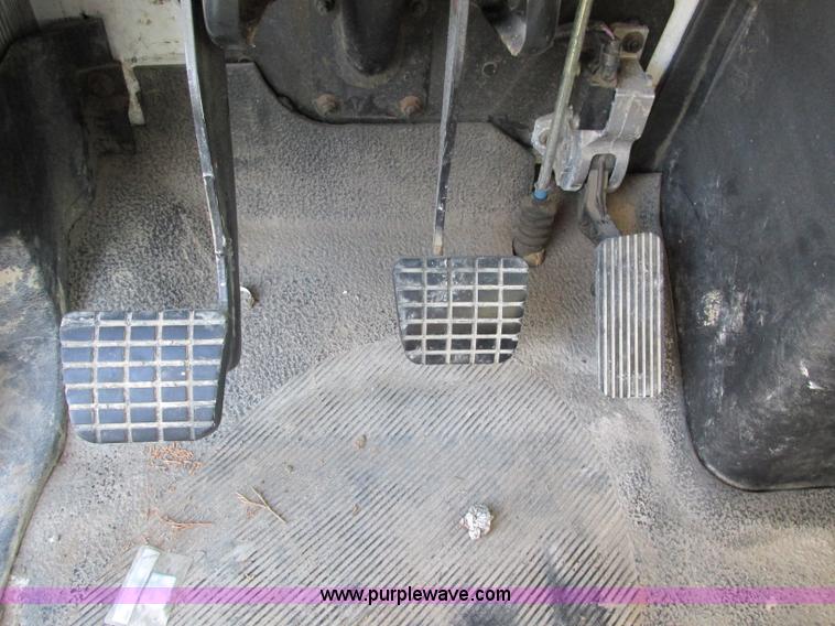 image for item F5221 2003 International DuraStar 4300 box truck