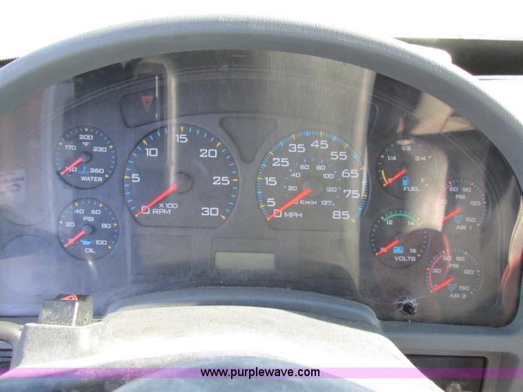 image for item F5221 2003 International DuraStar 4300 box truck