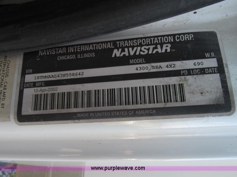 image for item F5221 2003 International DuraStar 4300 box truck