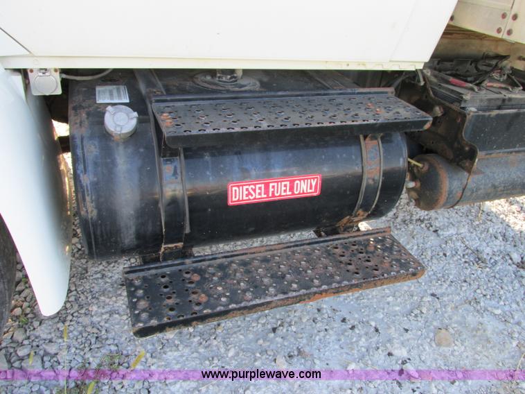 image for item F5221 2003 International DuraStar 4300 box truck