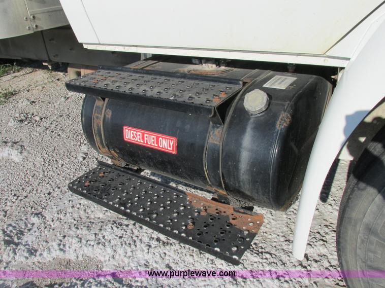 image for item F5221 2003 International DuraStar 4300 box truck