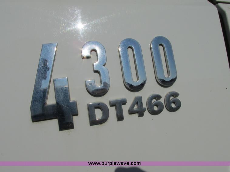 image for item F5221 2003 International DuraStar 4300 box truck