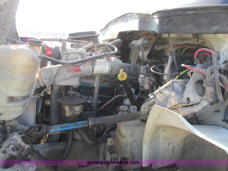 image for item F5221 2003 International DuraStar 4300 box truck